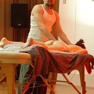 Обучение тантрическому, эротическому и йони массажу для пар и групп.