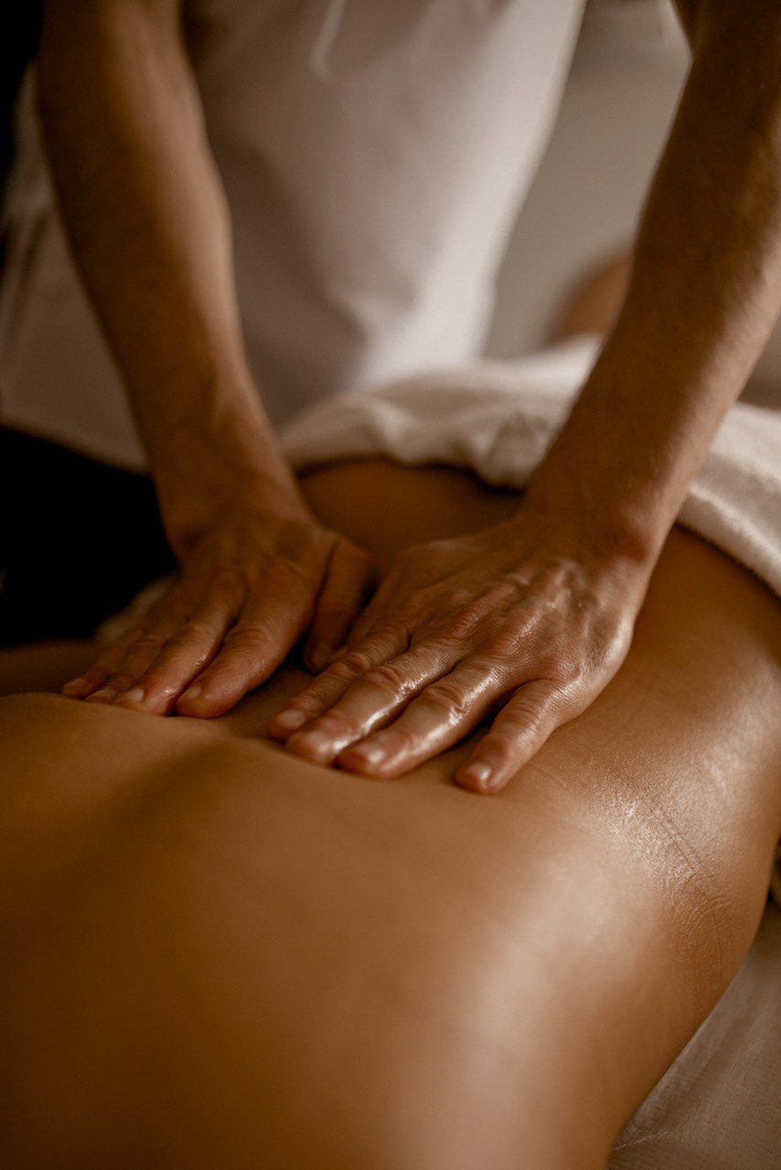 ИНТИМНЫЙ МАССАЖ В 4 РУКИ